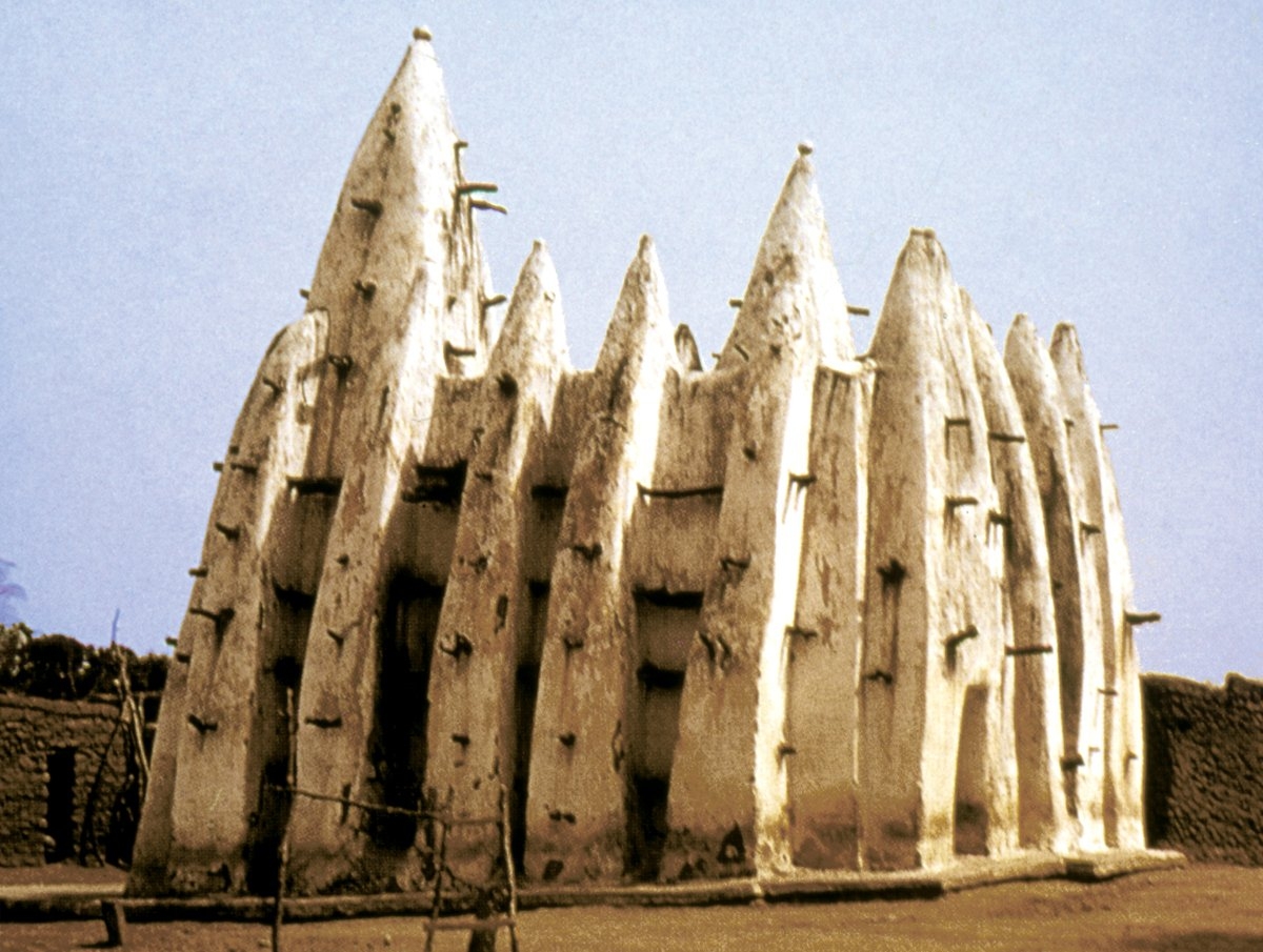 Kuzey Gana’da (Chesa) geleneksel mimariyi yansıtan bir mescid