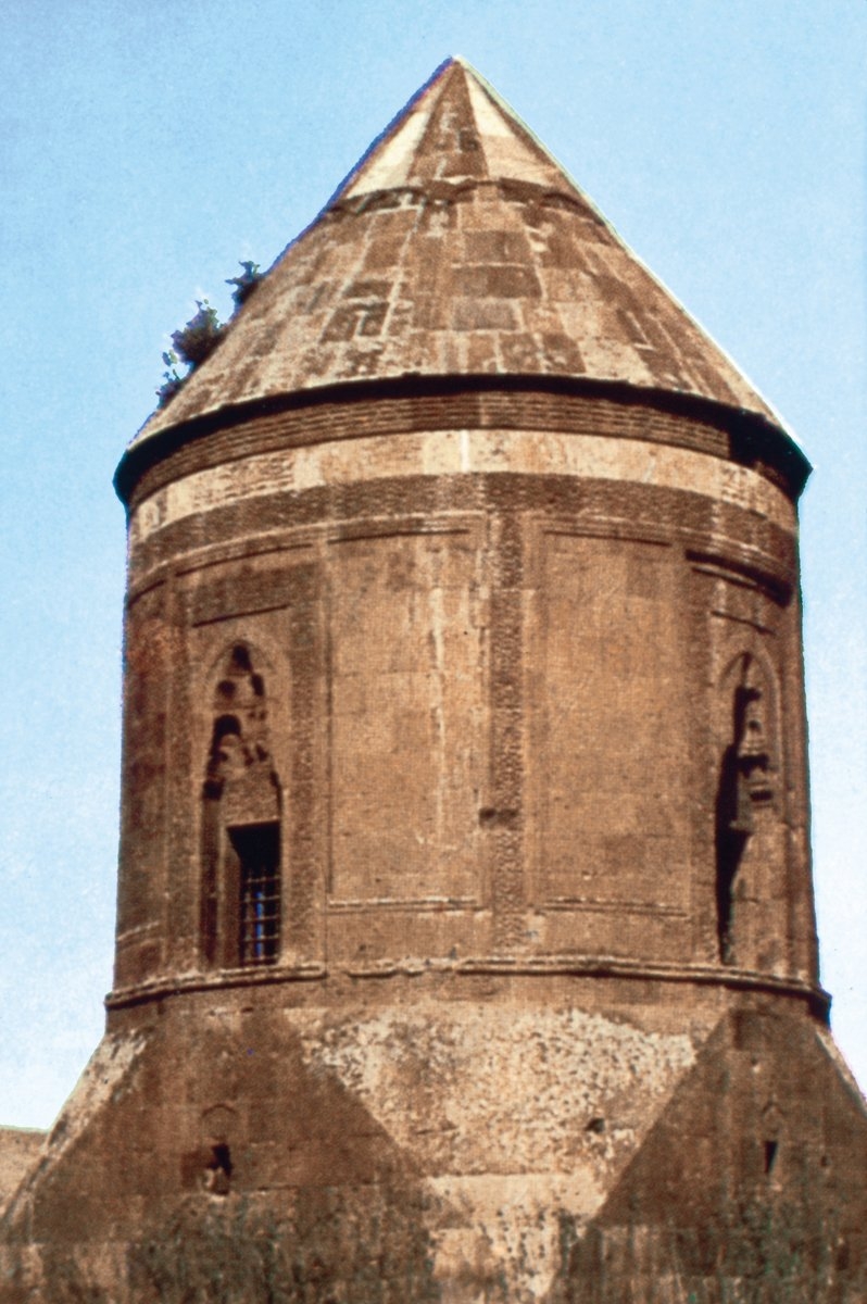 Ahlat’ta Hüseyin Timur Kümbeti