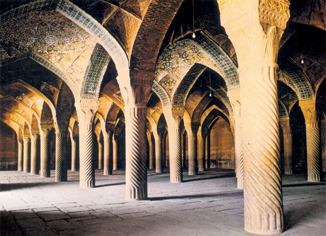 Mescid-i Vekîl’in içinden bir görünüş – Şîraz/İran