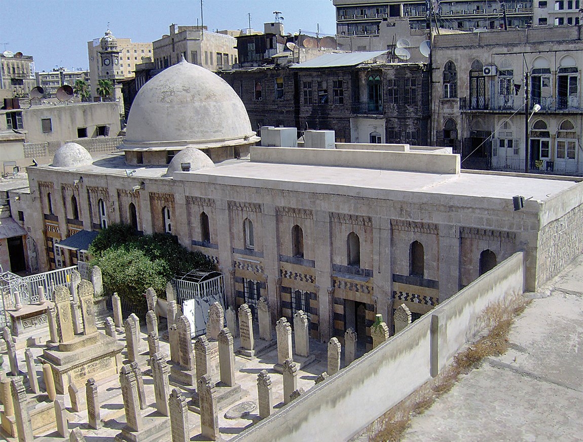 Halep Mevlevîhânesi’nde avlunun güneydoğusunda yer alan hâmûşân (kabristan) (2006)