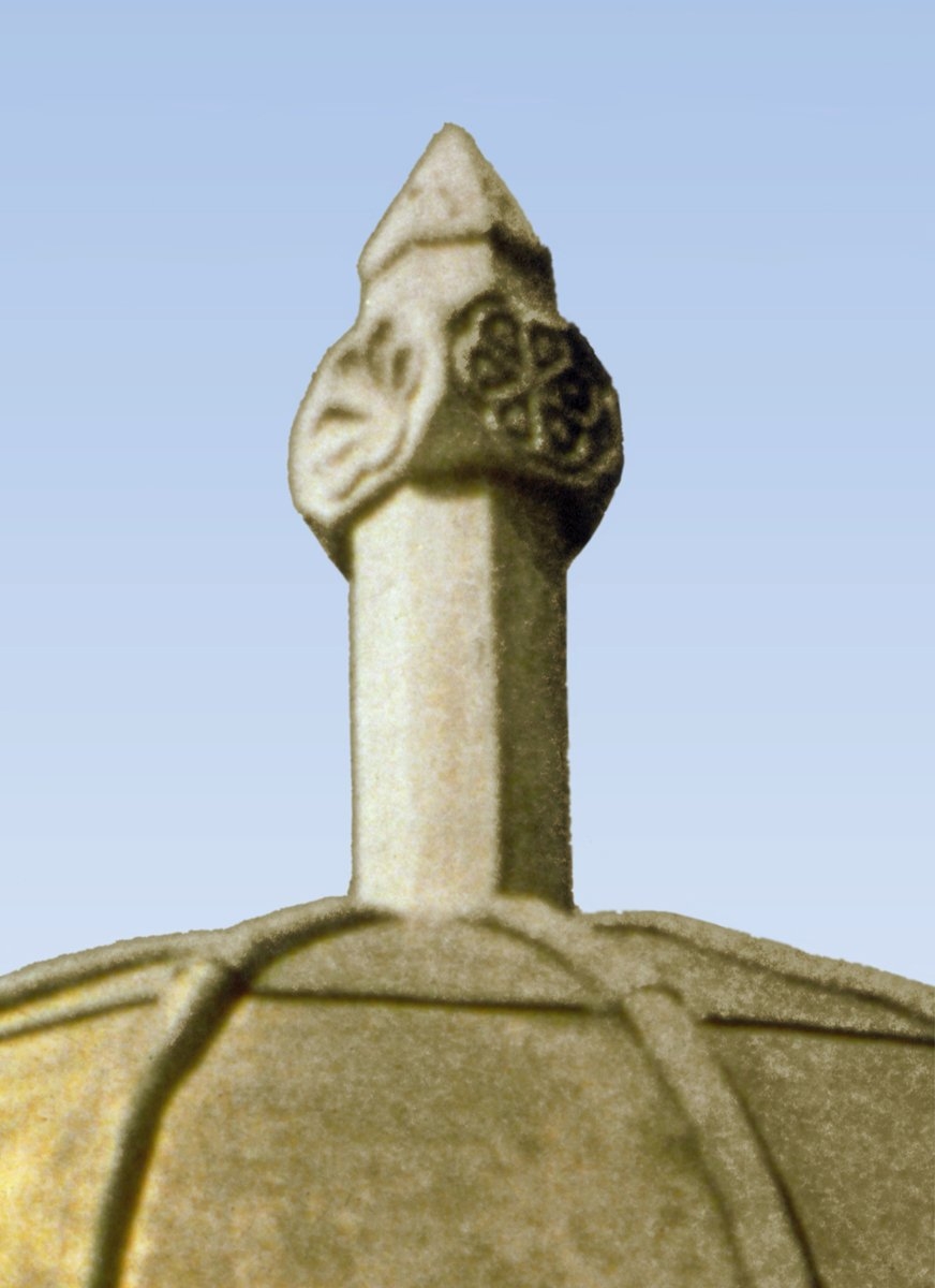 İznik Yeşilcami’nin sekizgen prizma gövdeligülçe süslemeli alemi