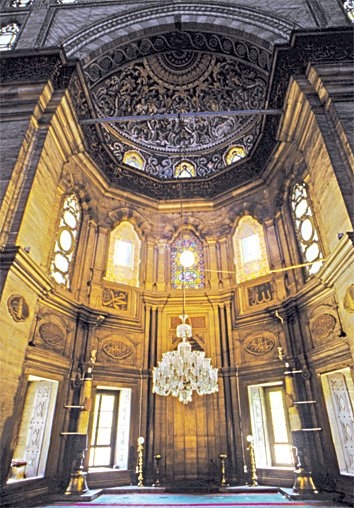 Türk barokunun en önemli yapısı Nuruosmaniye Camii’nin mihrabı – Fatih/İstanbul