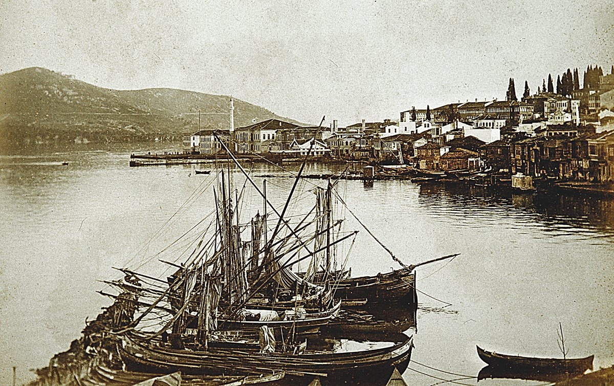 II. Abdülhamid devrinde Bahriye Mektebi’nin denizden görünüşü (İÜ Ktp., Albüm, nr. 90401)