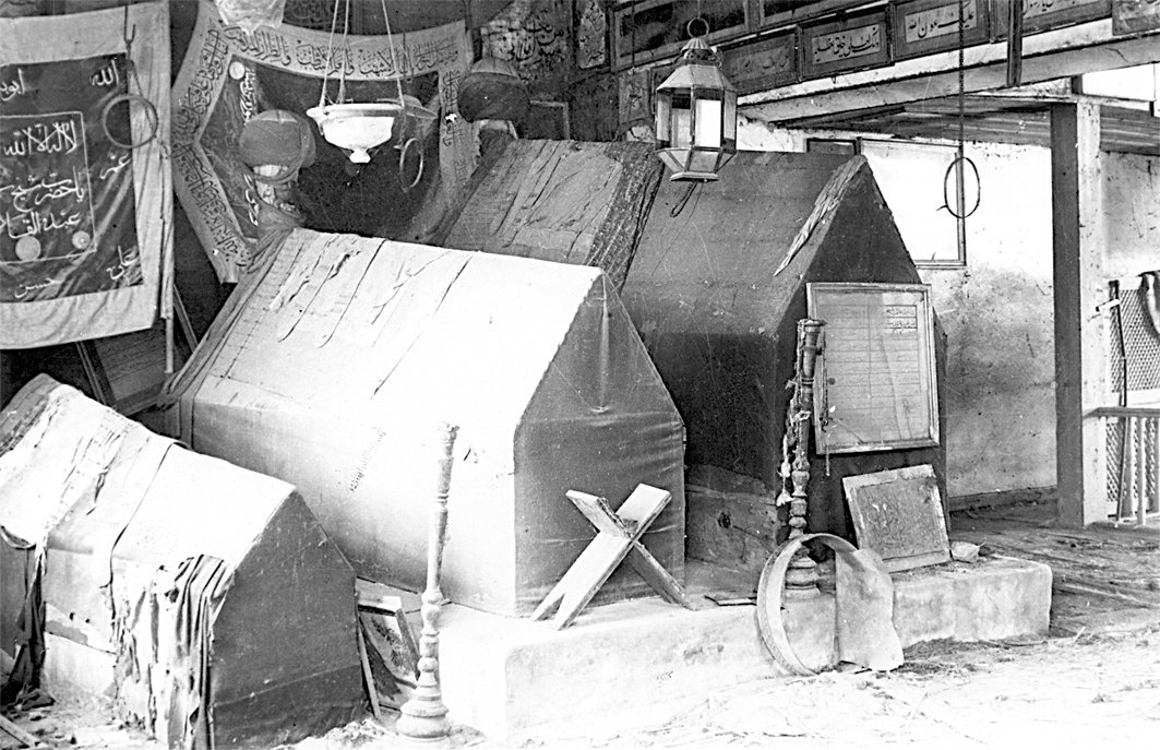 Resmî Tekkesi Türbesi’nin içi (İstanbul Encümen arşivi)