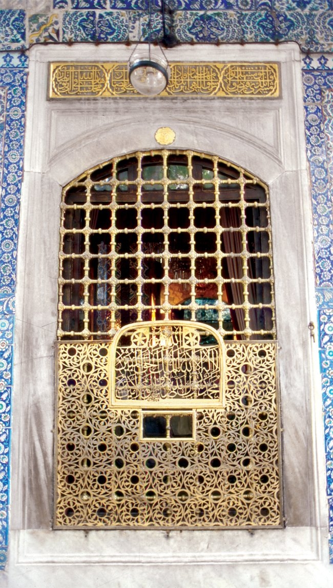 Eyüp Sultan Türbesi’nin hâcet penceresi