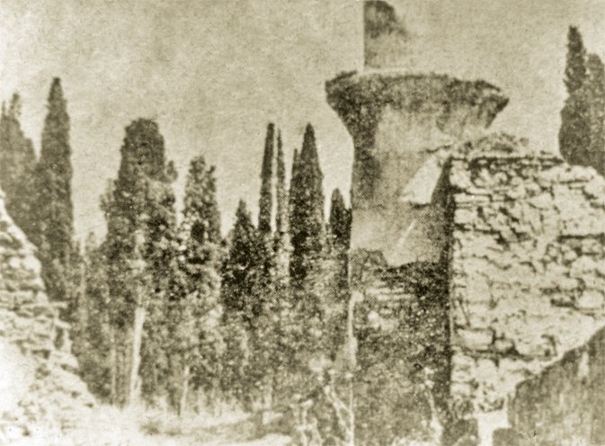 Cüzzamlıların tecrit edildiği Miskinler Tekkesi’nin yıkık halini gösteren eski bir fotoğraf – Üsküdar/İstanbul