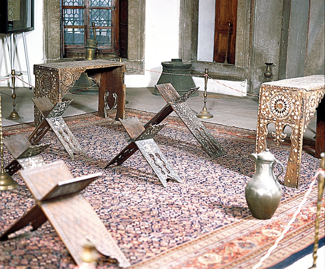 Çeşitli rahle örnekleri (İstanbul Türk İnşaat ve Sanat Eserleri Müzesi)