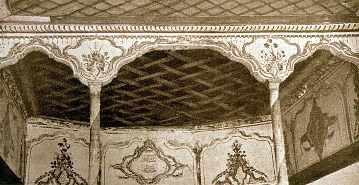 Edirne’de bir evde sofa eyvanı önündeki direklik