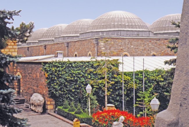 Birkaç arastası bulunan Mahmud Paşa Bedesteni – Ankara