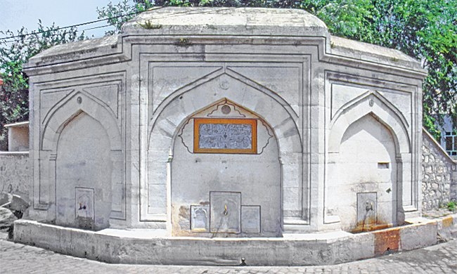 Üç yüzlü çeşmelerden Kanûnî Sultan Süleyman Çeşmesi – Büyükçekmece/İstanbul