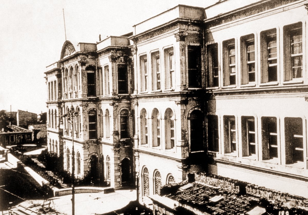 Beyazıt’ta bir süre Edebiyat Fakültesi olarak kullanılan Zeynep Hanım Konağı (İstanbul Üniversitesi Arşivi)