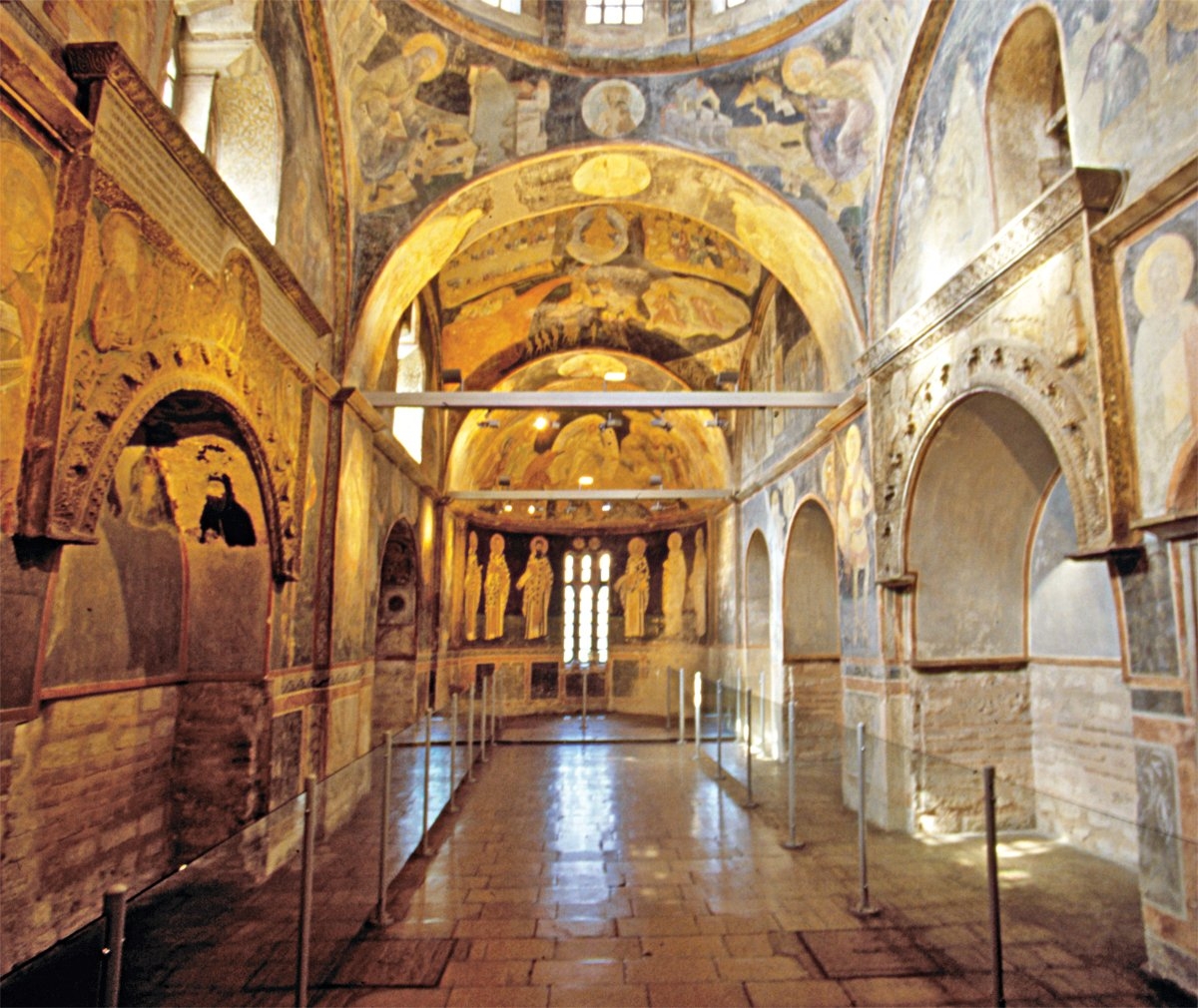 Kariye Camii’nin ana mekânının güney cephesine bitişik olarak yapılan ek şapelin içinden bir görünüş