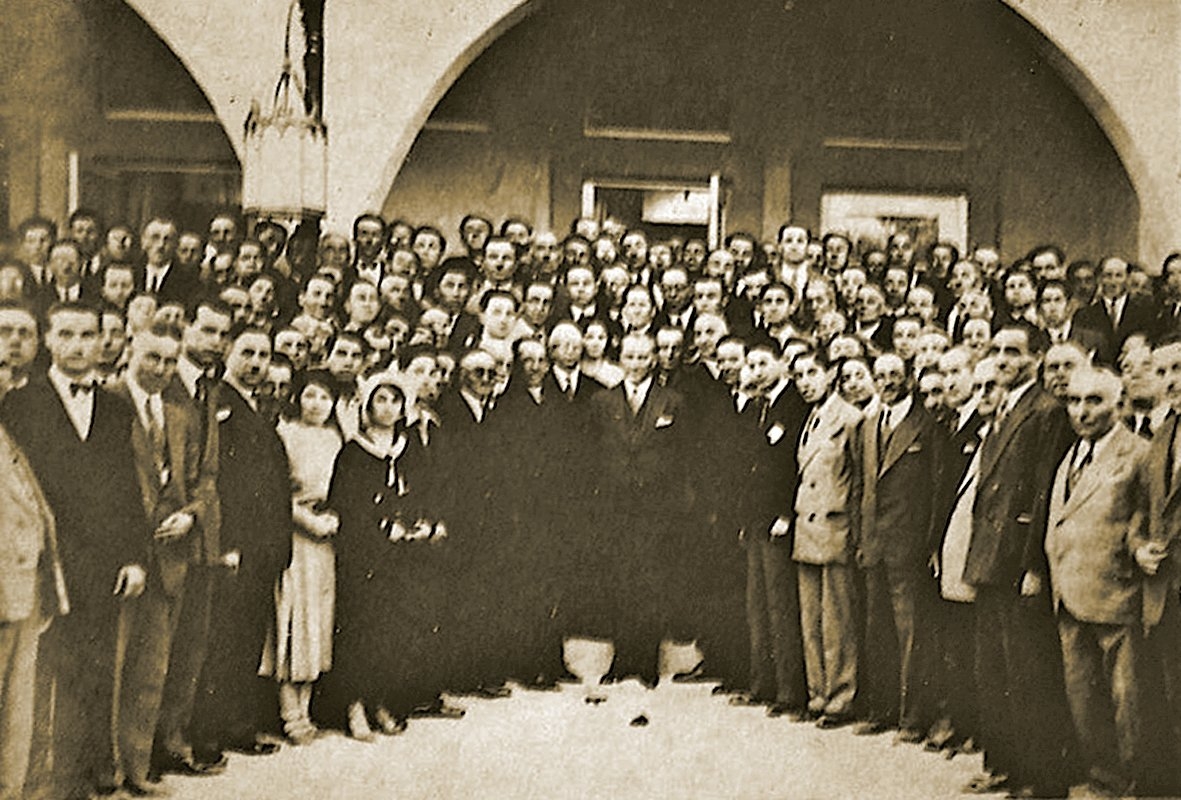 I. Türk Tarih Kongresi üyeleri Marmara Köşkü’nde Atatürk ile birlikte