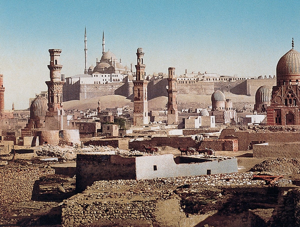 XX. yüzyıl başlarında Memlük sultanlarının türbelerini gösteren bir fotoğraf(İÜ Ktp., Albüm, nr. 90565)