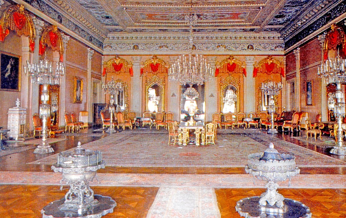 Dolmabahçe Sarayı’nın harem kısmındakiPembe Salon’dan bir görünüş
