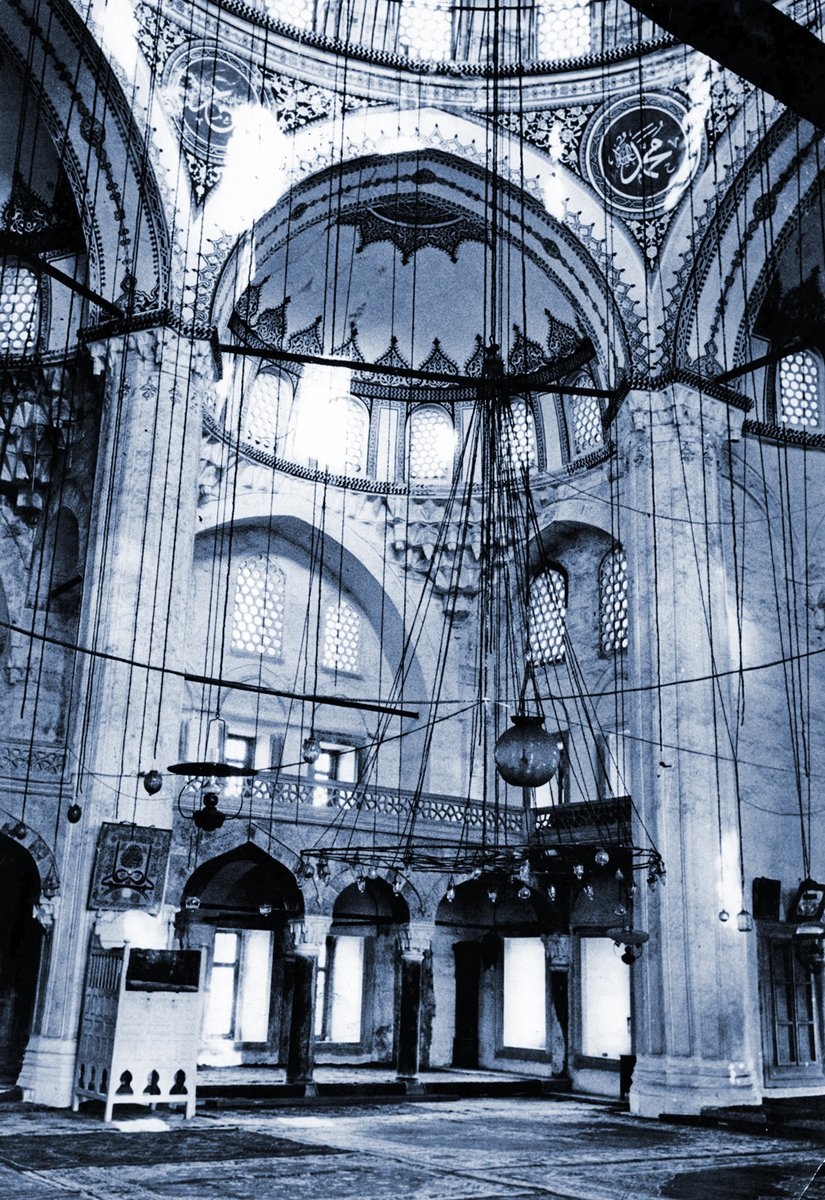 Cerrahpaşa Camii’nin içinden bir görünüş (1992 onarımından önce)