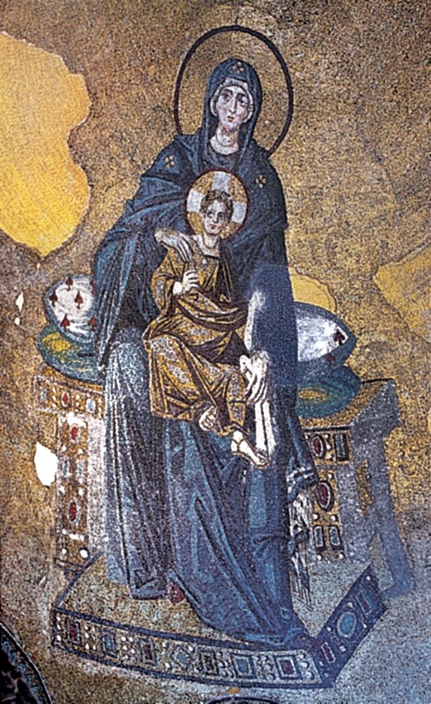 Ayasofya Camii’nde, Meryem’i kucağında Îsâ ile tasvir eden mozaik