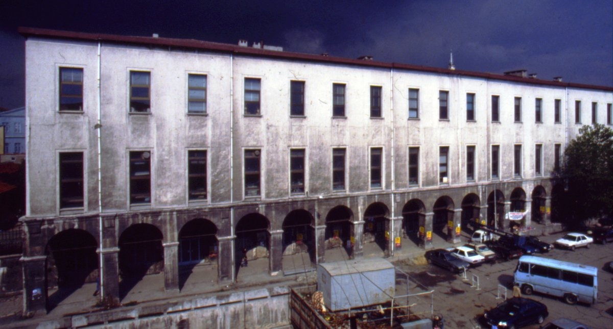 Günümüzde İstanbul Üniversitesi Eczacılık Fakültesi olarak kullanılan Beyazıt’taki Fuad Paşa Konağı (restorasyondan sonra) – Fatih/İstanbul