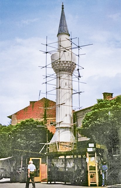 Cum‘a-i Bâlâ’da ayakta kalan tek caminin (XIX. yüzyıla ait) onarımı sırasındaki görünüşü (1992)