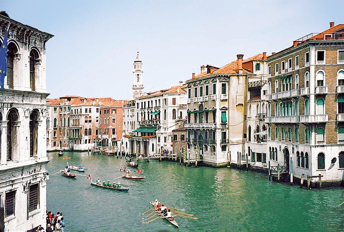 Venedik’te Büyük Kanal (Canal Grande)