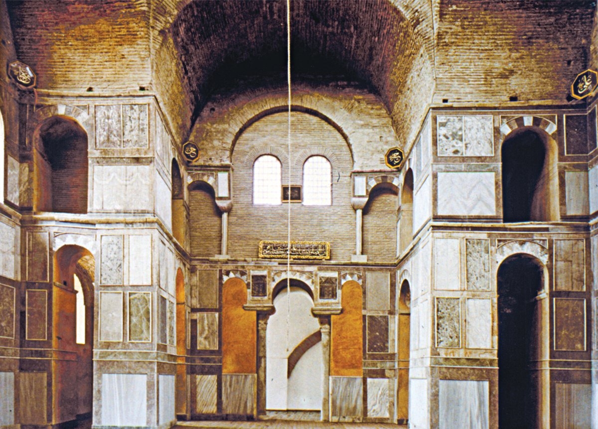 Kalenderhâne Camii’nin içinden bir görünüş