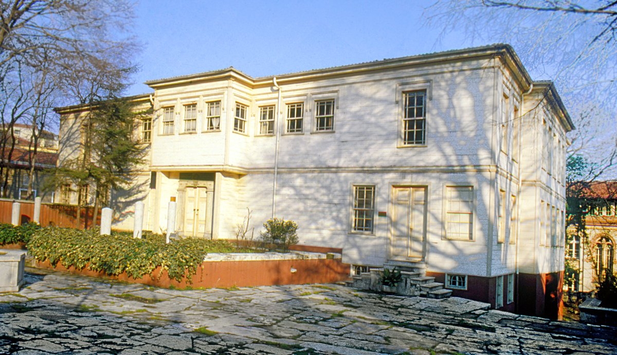 Galata Mevlevîhânesi’nin Divan Edebiyatı Müzesi olarak kullanılan semâhânesi