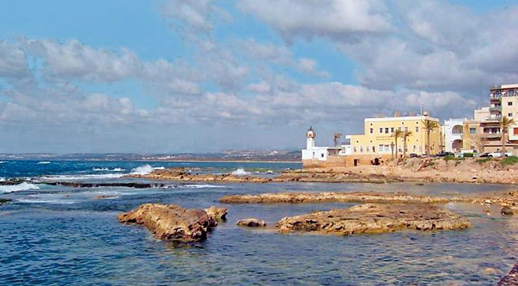 Modern Sûr şehrinin sahilinden bir görünüş