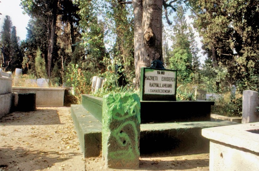 Sahâbeden Ebü’d-Derdâ’nın Karacaahmet Mezarlığı’ndaki makam kabri – Üsküdar/İstanbul