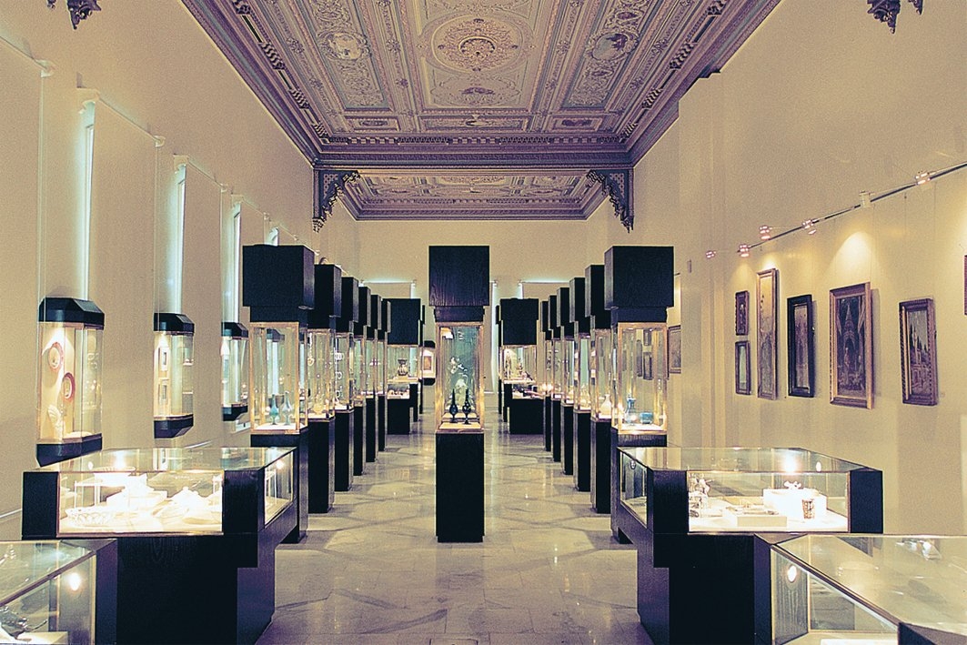 Şehir Müzesi’nin üst kat salonundaki teşhirden bir görünüş