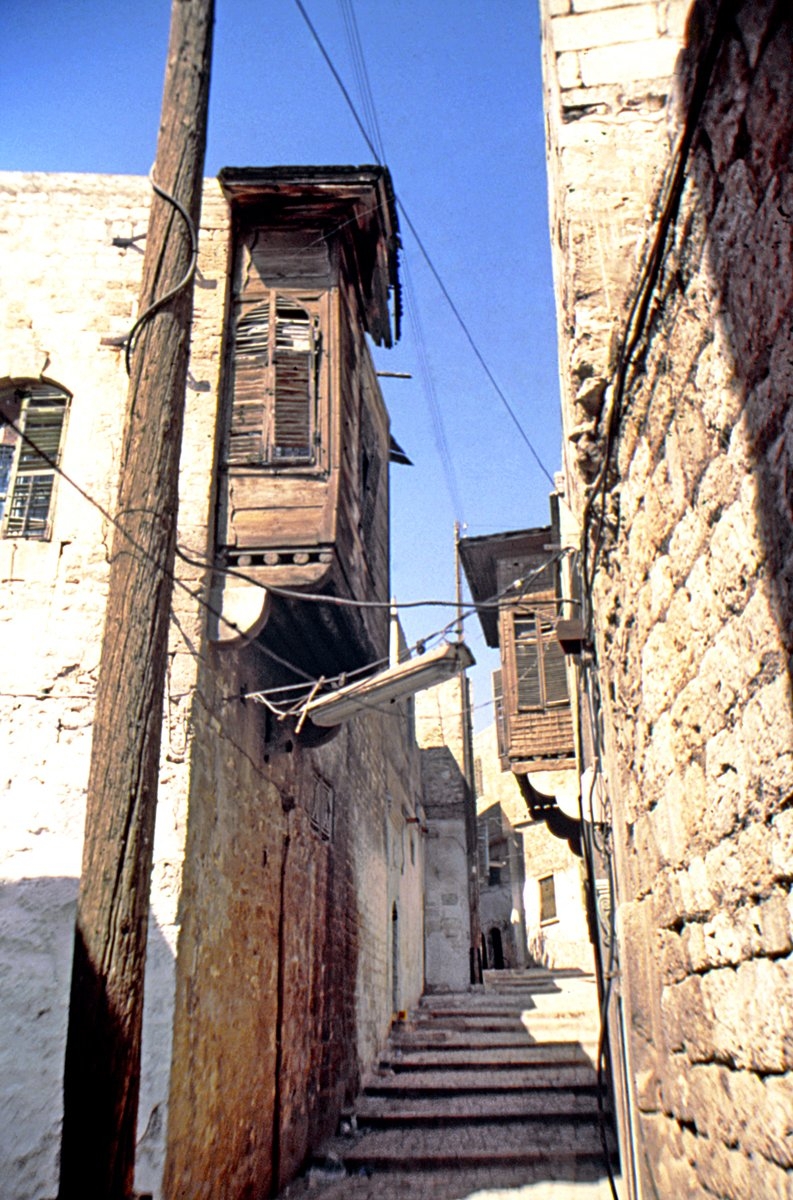 Eski Halep’te geleneksel evlerin bulunduğu bir sokak