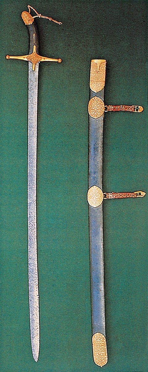 Hz. Muhammed’e ait olduğu söylenen kılıç ve kını (TSM, Mukaddes Emanetler, Envanter nr. 21/130)