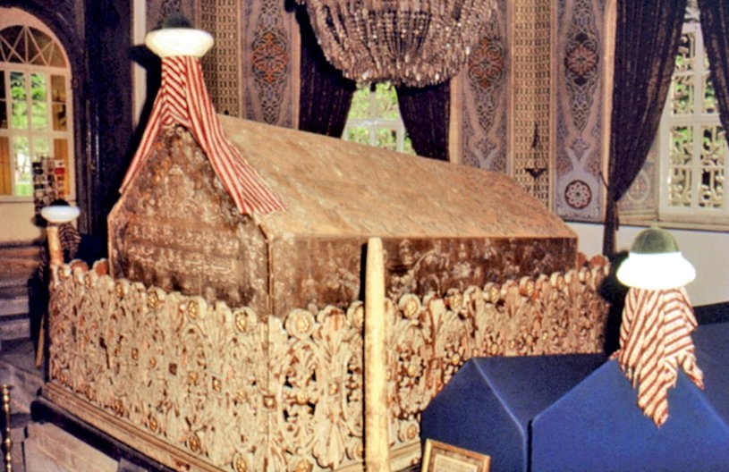 I. Osman’ın türbesi içindeki sandukası