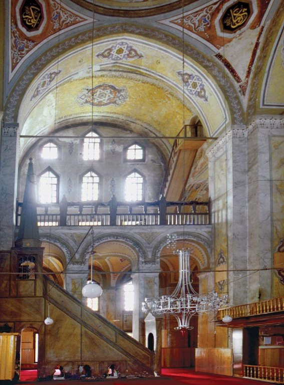 Gül Camii’nin içinden bir görünüş