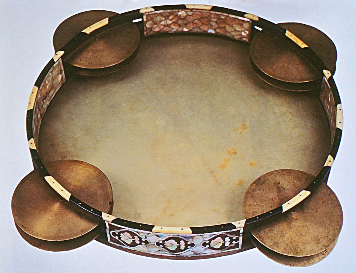 Dört zilli def (Sadberk Hanım Müzesi, Teşhir, nr. 9444, A. 31)