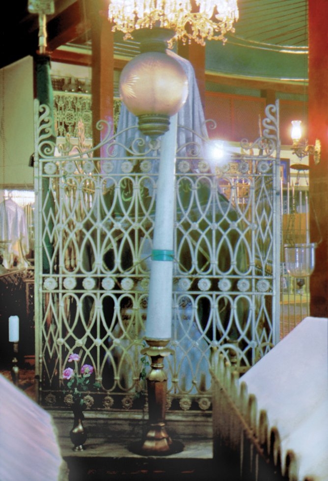 Nûreddin Cerrâhî’nin Karagümrük’te kendi adıyla anılan tekkedeki sandukası – Fatih/İstanbul