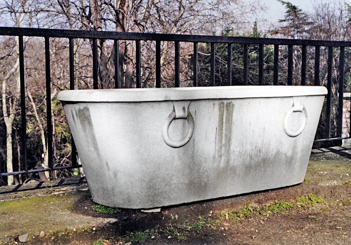 Roma dönemine ait mermer banyo küveti (İstanbul Arkeoloji Müzeleri, Envanter nr. 71.89)