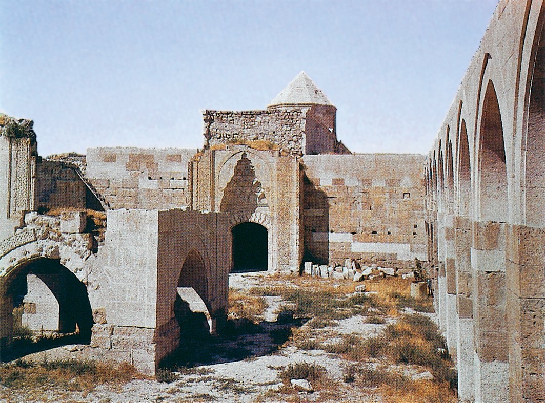 Kayseri-Sivas yolu üzerindeki Sultan Hanı