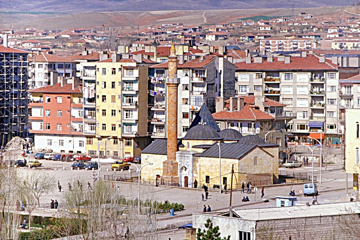 Ahî Evran Zâviyesi ve Türbesi ile yakın çevresinden bir görünüş