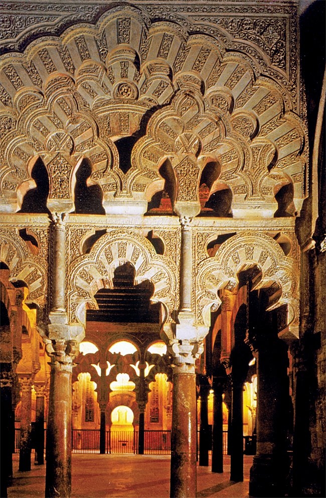 Kurtuba Ulucamii’nin içinden bir görünüş – İspanya