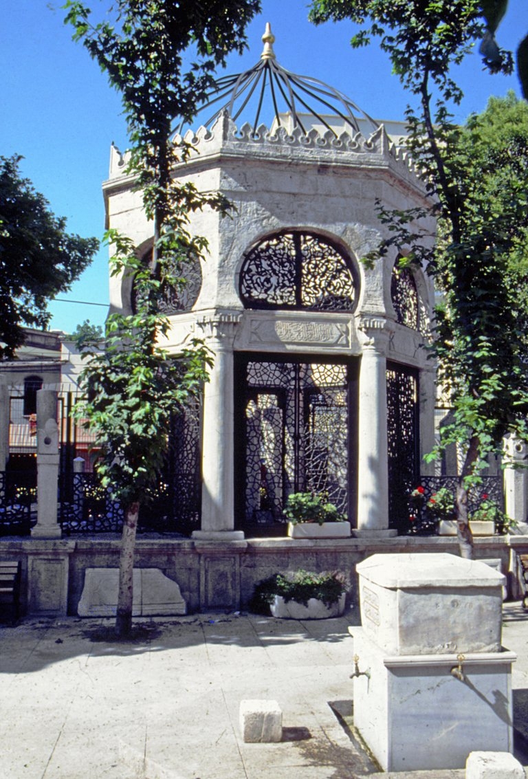 Köprülü Mehmed Paşa ile oğlu Fâzıl Ahmed Paşa’nın türbesi