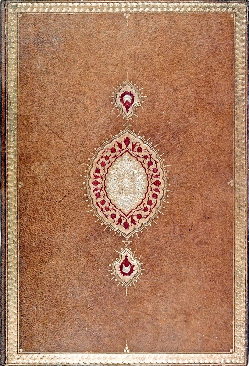 Köşebentsiz beyzî şemseli bir murakka‘ kabı(TSMK, Emanet Hazinesi, nr. 2324)