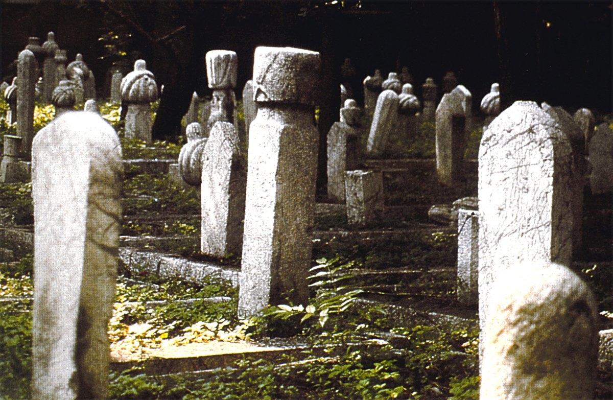 Mostar’da tarihî müslüman mezarlığı –Bosna-Hersek