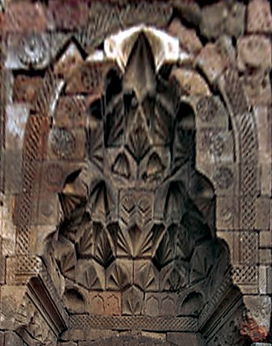 Gevher Nesibe Dârüşşifâsı’nın taçkapı mukarnasları