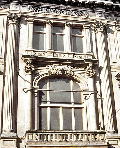 Empire üslûbundaki Cercle d’Orient’ın cephesinden bir detay – Beyoğlu/İstanbul