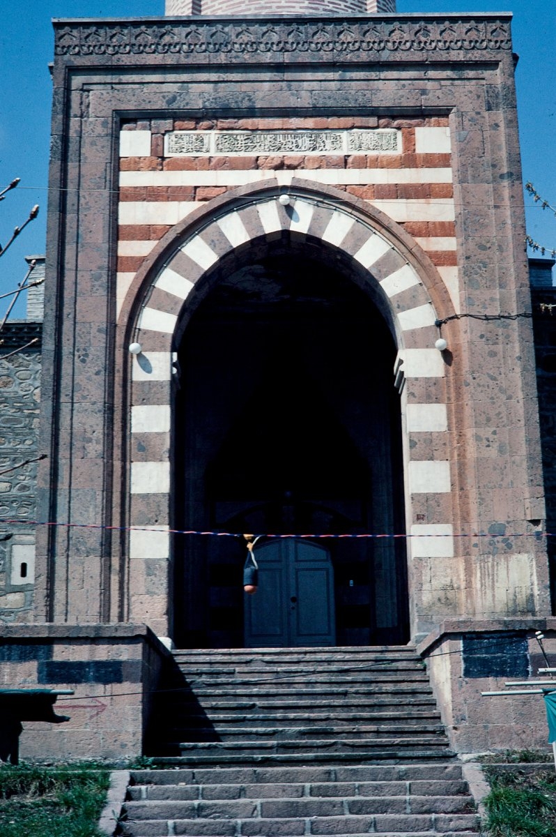 I. Mehmed Medresesi’nin taçkapısı