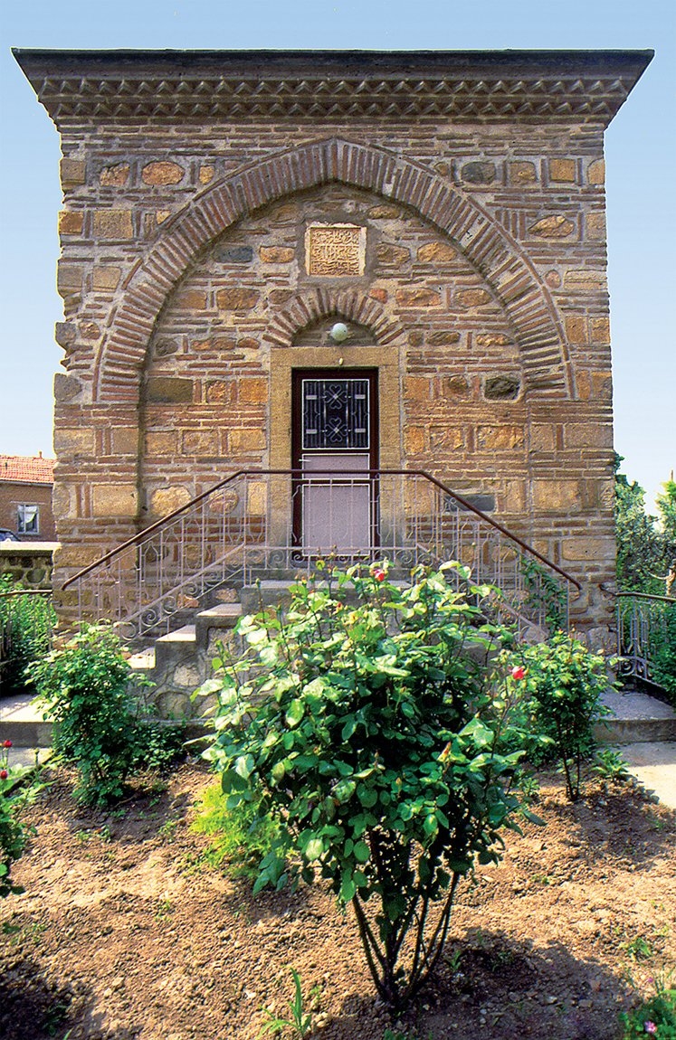 Karaca Bey’in hanımı Bülbül Hatun’un türbesi