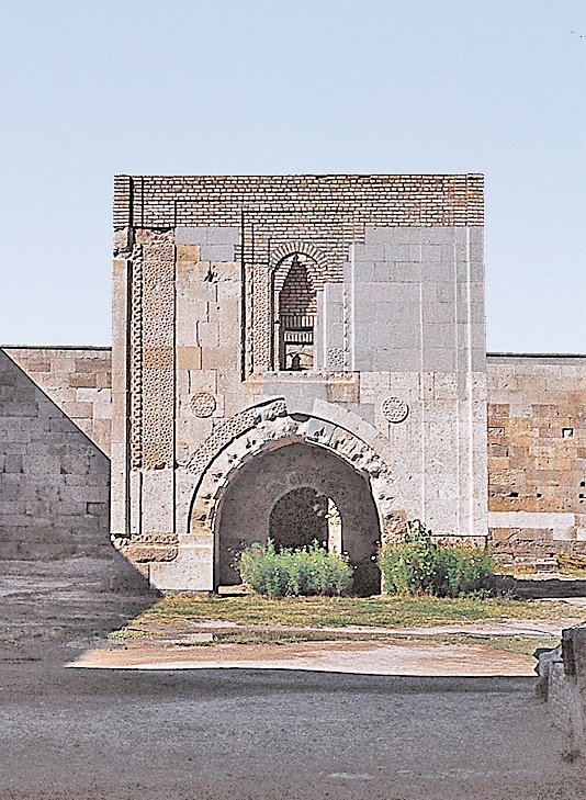 Aksaray Sultan Hanı’nın avlusundaki köşk mescid