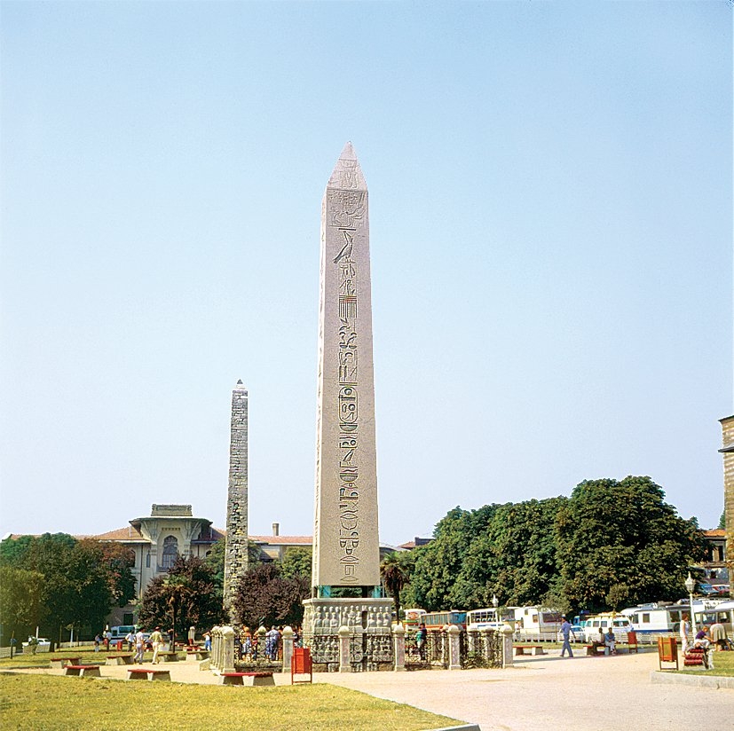 İstanbul Sultanahmet Meydanı’ndaki (Atmeydanı) dikili taşlar