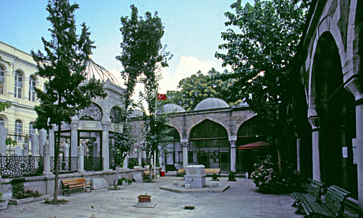 Köprülü Külliyesi’nin avlusundan bir görünüş