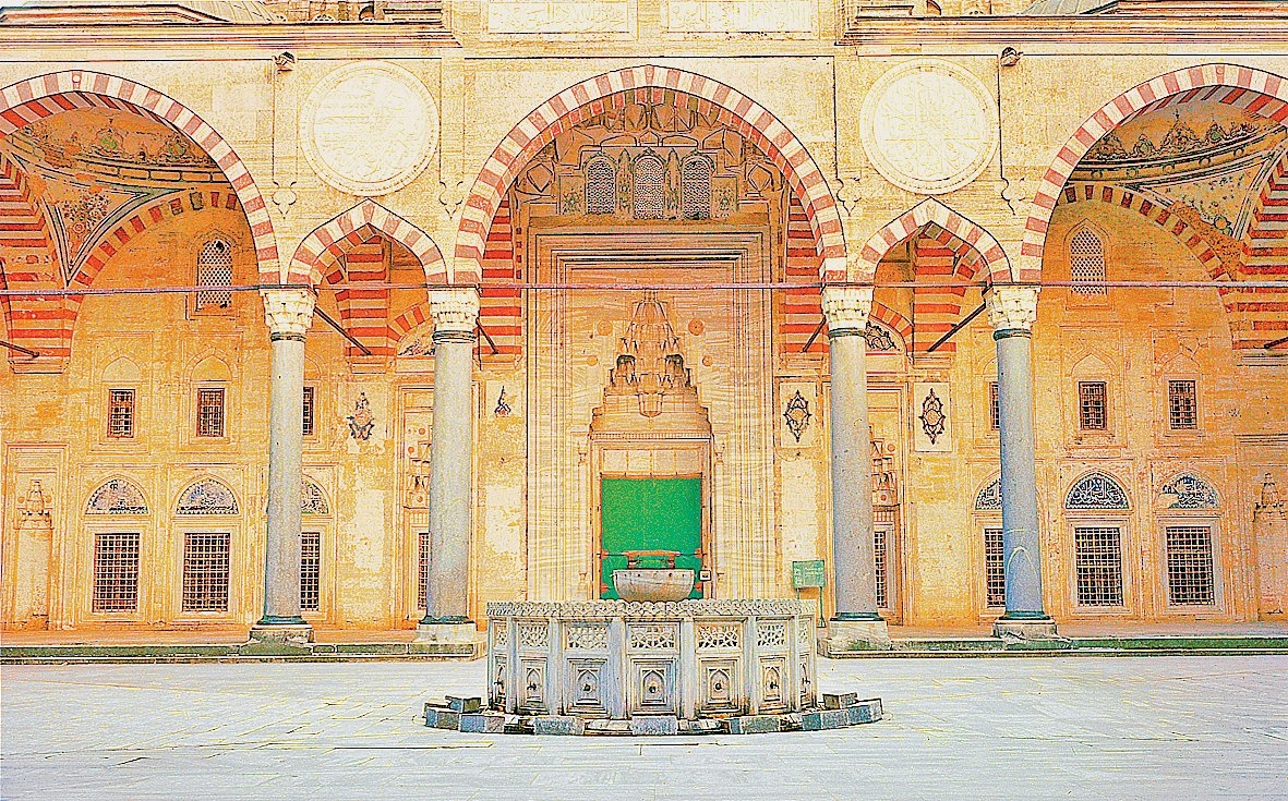 Edirne Selimiye Camii’nin havuz şadırvanı
